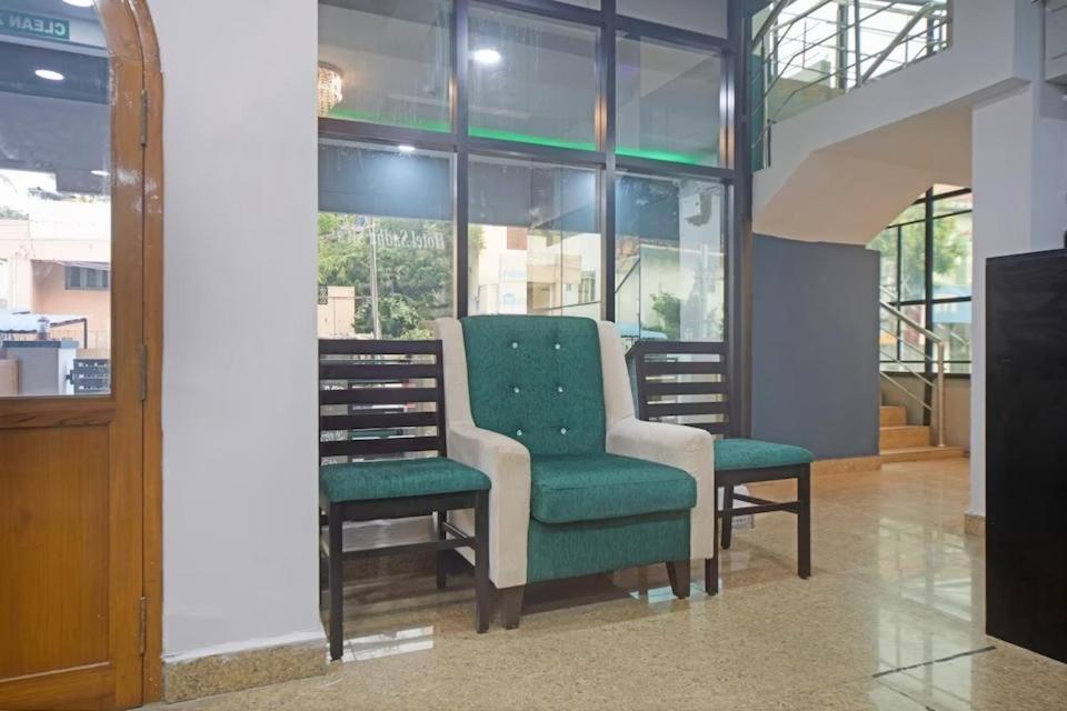 Hotel Sadha Siva Chennai Exteriör bild