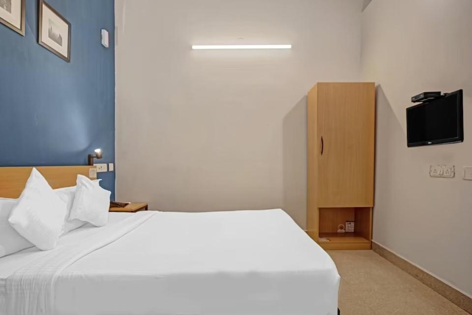 Hotel Sadha Siva Chennai Exteriör bild